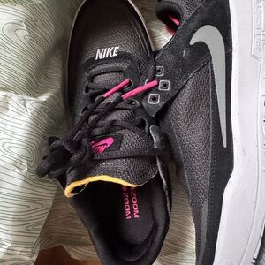 Nike SB Day one( GS)  black with pink accent